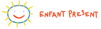 Logo représentant un soleil joyeux composé d'empreintes de mains jaunes et bleues, avec un visage rouge souriant. À côté, la mention "ENFANT PRÉSENT" est inscrite en rouge, dans une police ludique ressemblant à un crayon de couleur.